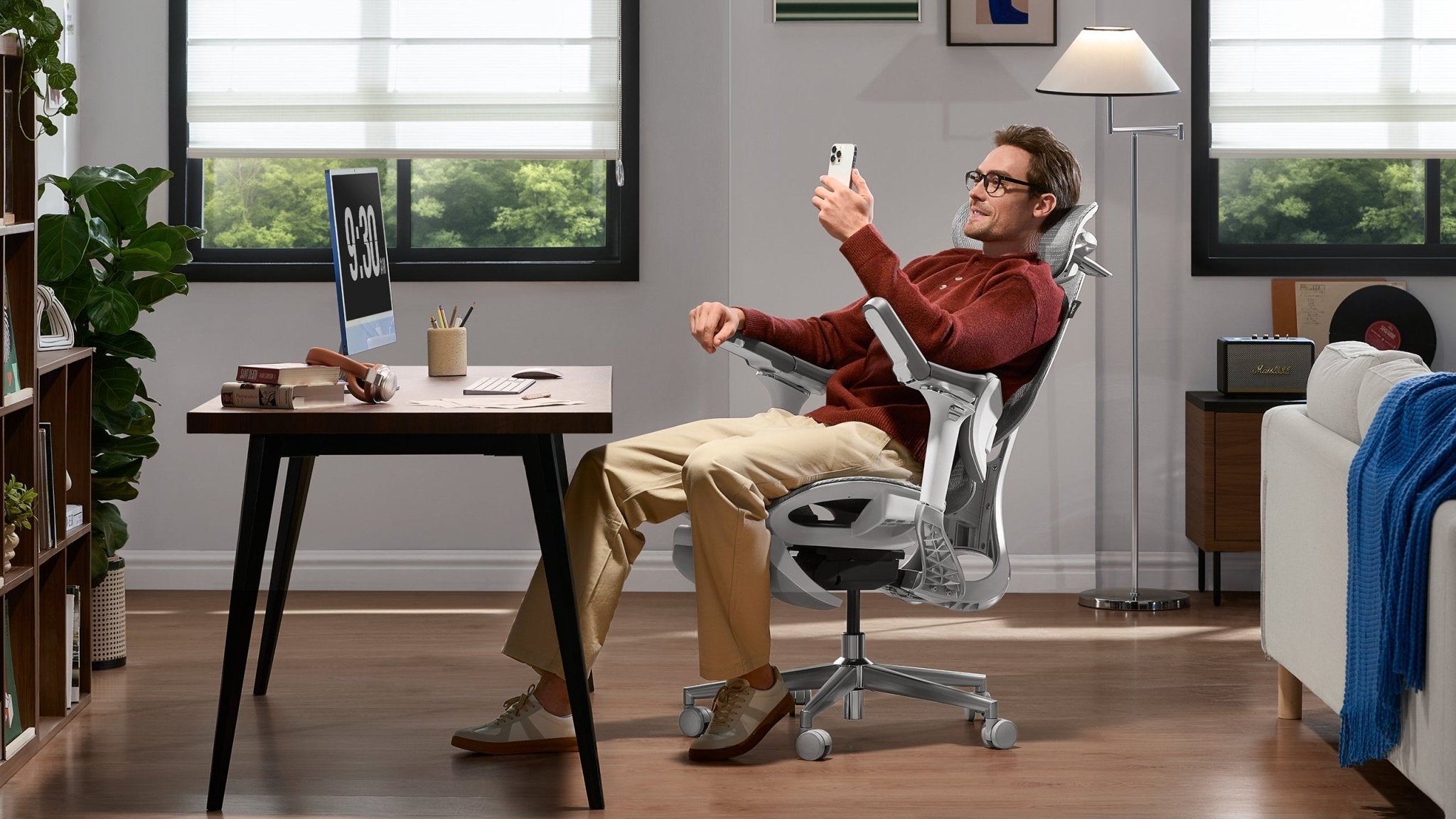 HBADA E3 Pro Ergonomic Chair with Footrest for rest~scene