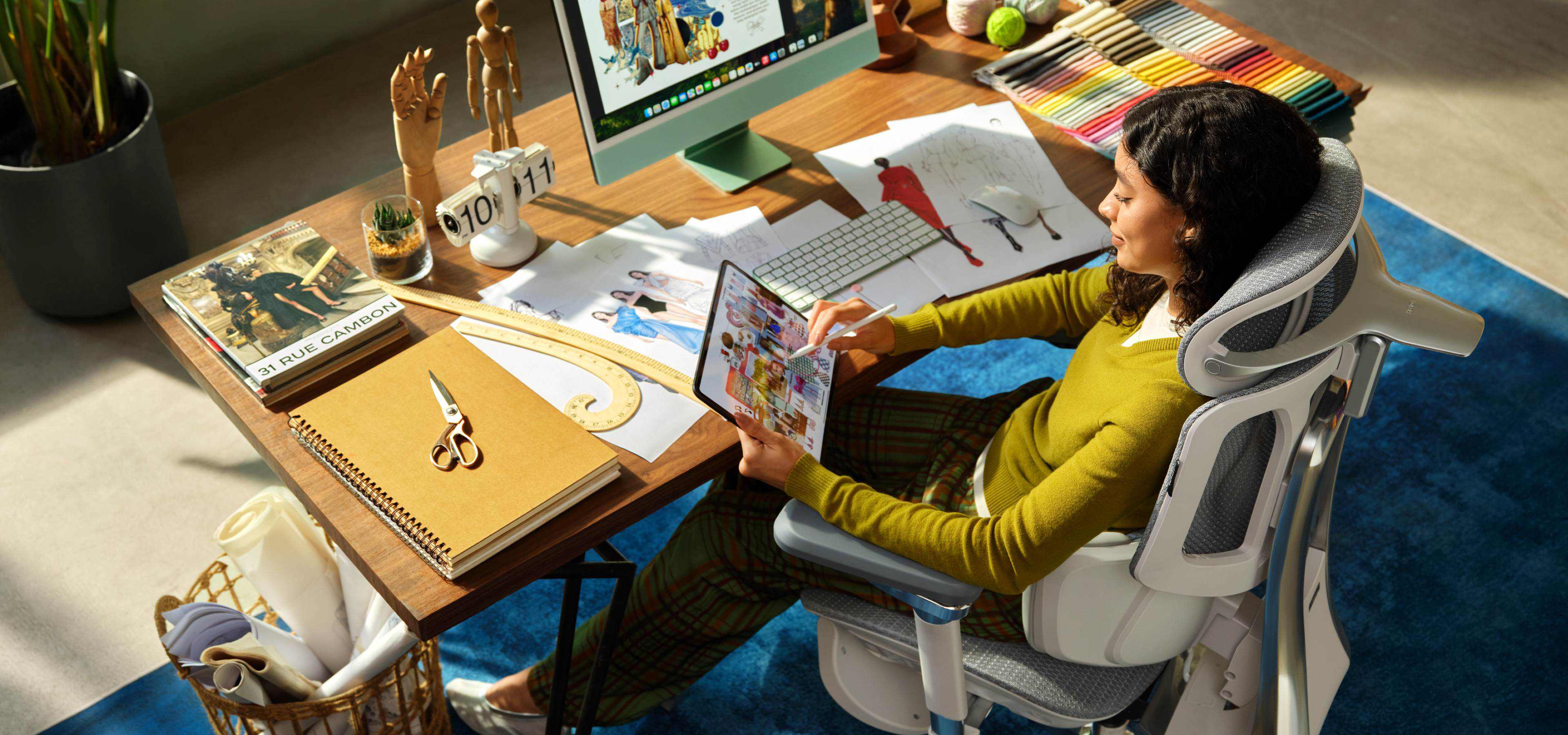 Person sitting in hbada ergo chair comfortably drawing
